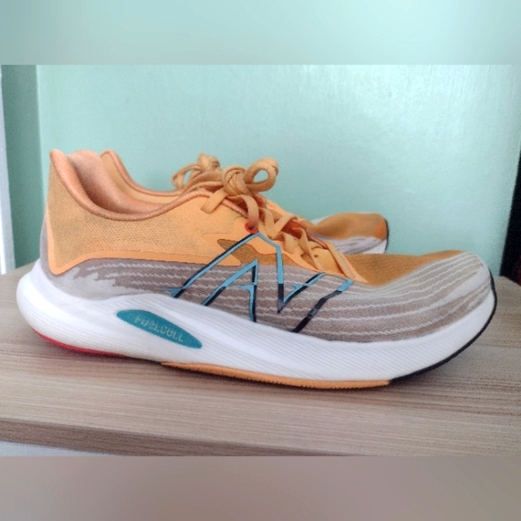 New Balance Men's FuelCell Rebel v2 - Picture 10 of 11